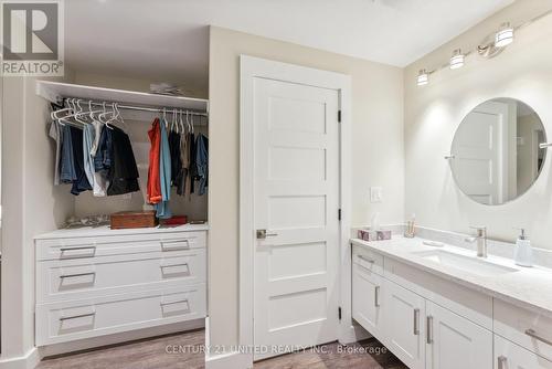 4 Andrew Drive, Kawartha Lakes (Lindsay), ON - Indoor Photo Showing Bathroom