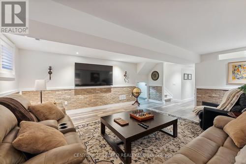 4 Andrew Drive, Kawartha Lakes (Lindsay), ON - Indoor Photo Showing Living Room