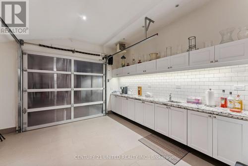 4 Andrew Drive, Kawartha Lakes (Lindsay), ON - Indoor Photo Showing Kitchen