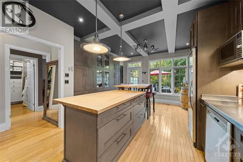 54 Stonecroft Terrace, Ottawa, ON - Indoor Photo Showing Kitchen