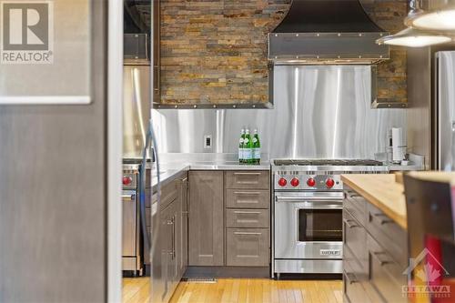 54 Stonecroft Terrace, Ottawa, ON - Indoor Photo Showing Kitchen With Upgraded Kitchen