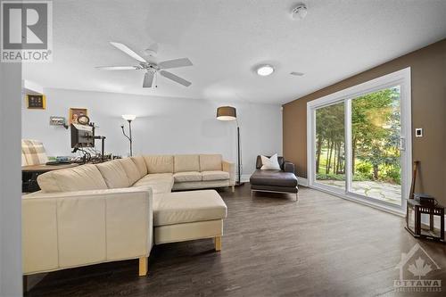 54 Stonecroft Terrace, Ottawa, ON - Indoor Photo Showing Living Room