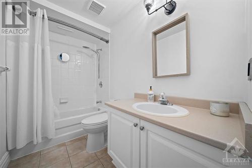 54 Stonecroft Terrace, Ottawa, ON - Indoor Photo Showing Bathroom