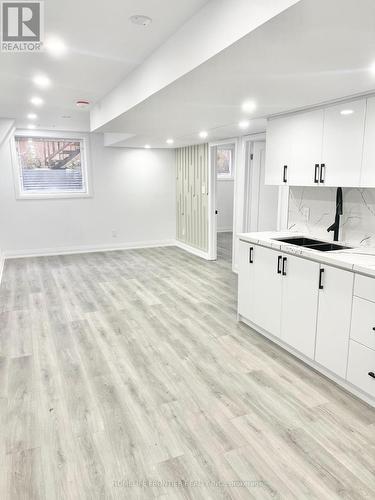 Bsmt - 49 York Street, Welland, ON - Indoor Photo Showing Kitchen