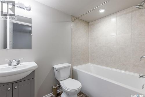 18 115 Veltkamp Crescent, Saskatoon, SK - Indoor Photo Showing Bathroom