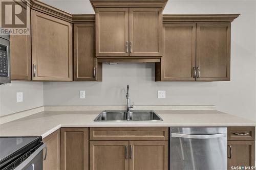 18 115 Veltkamp Crescent, Saskatoon, SK - Indoor Photo Showing Kitchen