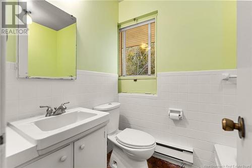 180-182 Macbeath Avenue, Moncton, NB - Indoor Photo Showing Bathroom