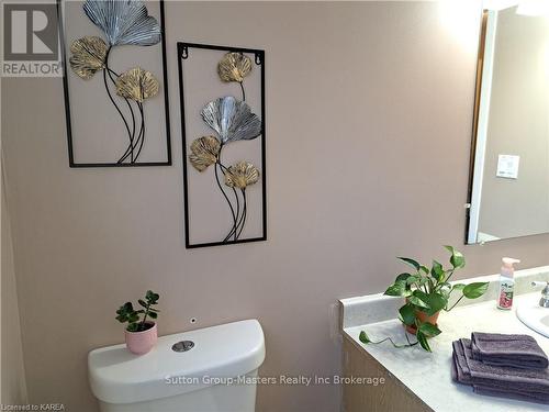 1076 Hickorywood Crescent, Kingston (City Northwest), ON - Indoor Photo Showing Bathroom