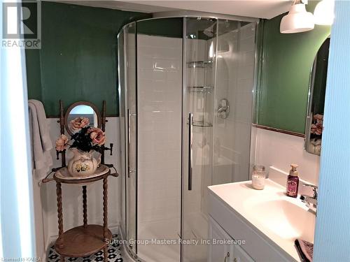 1076 Hickorywood Crescent, Kingston (City Northwest), ON - Indoor Photo Showing Bathroom