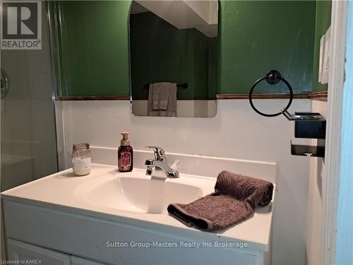 1076 Hickorywood Crescent, Kingston (City Northwest), ON -  Photo Showing Bathroom