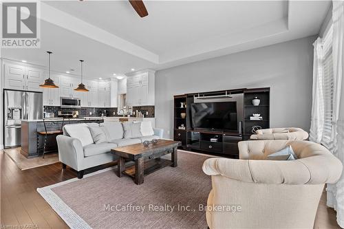 25 Staikos Court, Greater Napanee, ON - Indoor Photo Showing Living Room