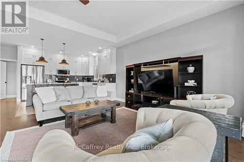 25 Staikos Court, Greater Napanee, ON - Indoor Photo Showing Living Room