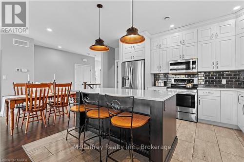 25 Staikos Court, Greater Napanee, ON - Indoor Photo Showing Kitchen With Upgraded Kitchen