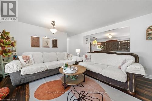 11807 Loyalist Parkway, Prince Edward County (Hallowell), ON - Indoor Photo Showing Living Room