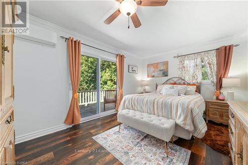 11807 Loyalist Parkway, Prince Edward County (Hallowell), ON - Indoor Photo Showing Bedroom