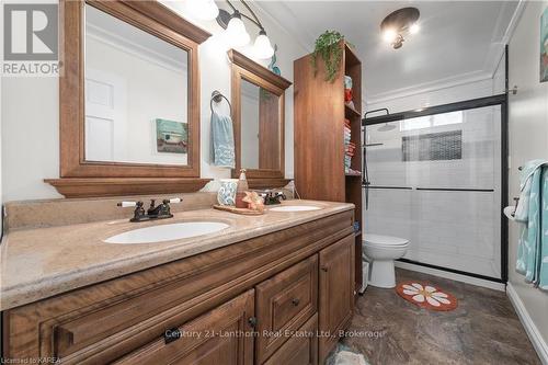 11807 Loyalist Parkway, Prince Edward County (Hallowell), ON - Indoor Photo Showing Bathroom