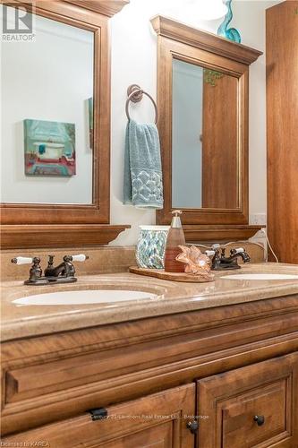 11807 Loyalist Parkway, Prince Edward County (Hallowell), ON - Indoor Photo Showing Bathroom