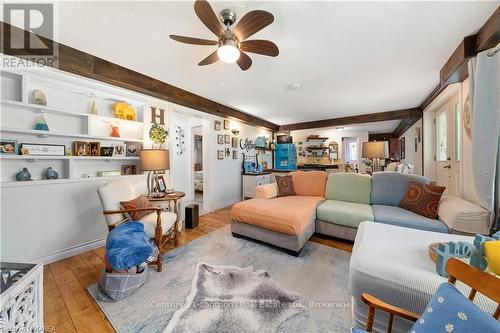 11807 Loyalist Parkway, Prince Edward County (Hallowell), ON - Indoor Photo Showing Living Room