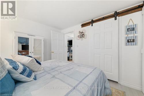 11807 Loyalist Parkway, Prince Edward County (Hallowell), ON - Indoor Photo Showing Bedroom