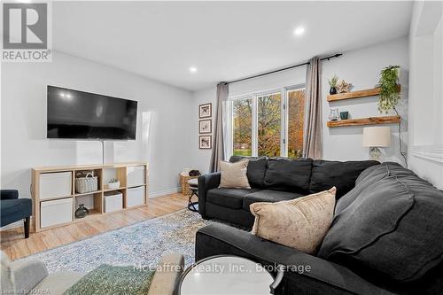 84 Southwood Crescent, Greater Napanee, ON - Indoor Photo Showing Living Room