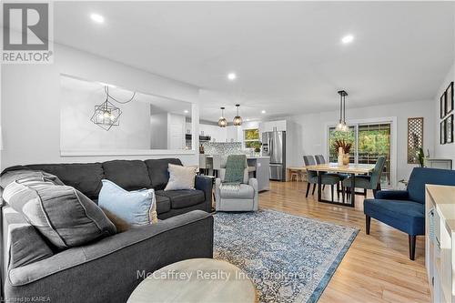 84 Southwood Crescent, Greater Napanee, ON - Indoor Photo Showing Living Room