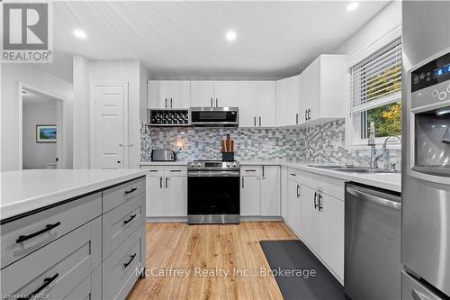 84 Southwood Crescent, Greater Napanee, ON - Indoor Photo Showing Kitchen With Upgraded Kitchen