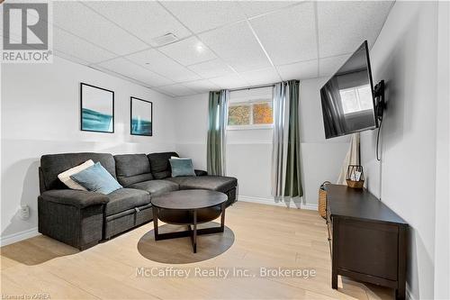 84 Southwood Crescent, Greater Napanee, ON - Indoor Photo Showing Living Room