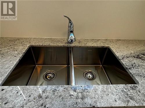 46 Oakmont Drive, Loyalist (Bath), ON - Indoor Photo Showing Kitchen