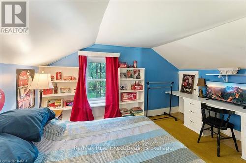 1006 Portage Road, Kawartha Lakes (Kirkfield), ON - Indoor Photo Showing Bedroom