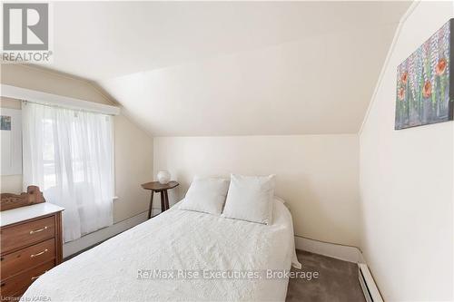 1006 Portage Road, Kawartha Lakes (Kirkfield), ON - Indoor Photo Showing Bedroom