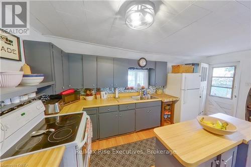 1006 Portage Road, Kawartha Lakes (Kirkfield), ON - Indoor Photo Showing Kitchen