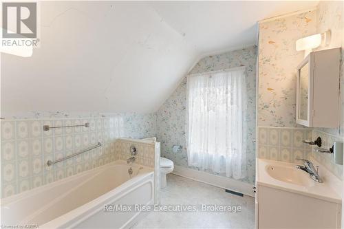 2173 Unity Road, Kingston (City North Of 401), ON - Indoor Photo Showing Bathroom