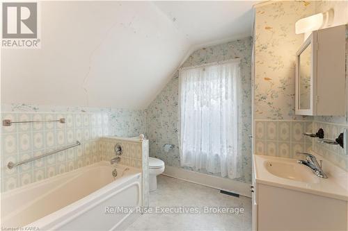 2173 Unity Road, Kingston (City North Of 401), ON - Indoor Photo Showing Bathroom