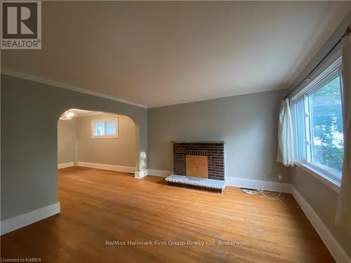 516 Victoria Street, Kingston (Central City East), ON - Indoor With Fireplace