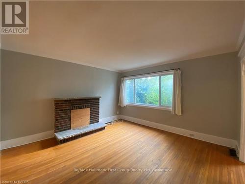 516 Victoria Street, Kingston (Central City East), ON - Indoor With Fireplace