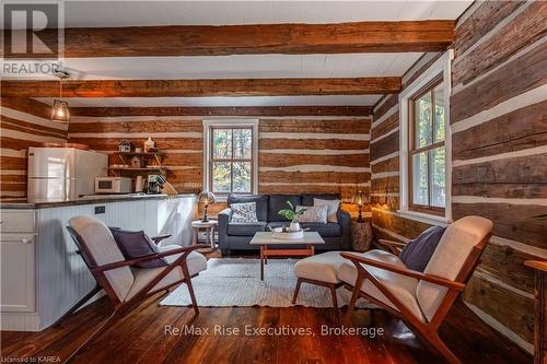 1245 Mcconville Lane, South Frontenac (Frontenac South), ON - Indoor Photo Showing Living Room