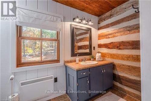 1245 Mcconville Lane, South Frontenac (Frontenac South), ON - Indoor Photo Showing Bathroom