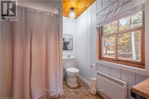 1245 Mcconville Lane, South Frontenac (Frontenac South), ON - Indoor Photo Showing Bathroom