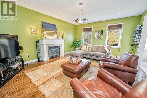 5 Westlea Avenue, Richmond Hill, ON - Indoor Photo Showing Living Room With Fireplace