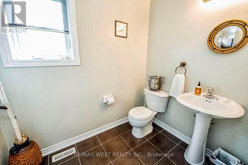 5 Westlea Avenue, Richmond Hill, ON - Indoor Photo Showing Bathroom