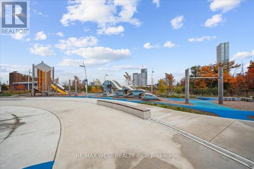 1109 - 2916 Hwy 7, Vaughan, ON - Outdoor With View