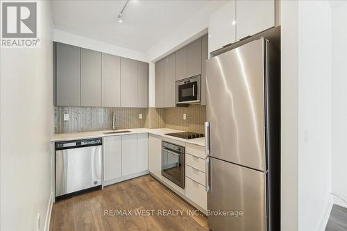 1109 - 2916 Hwy 7, Vaughan, ON - Indoor Photo Showing Kitchen With Stainless Steel Kitchen With Upgraded Kitchen