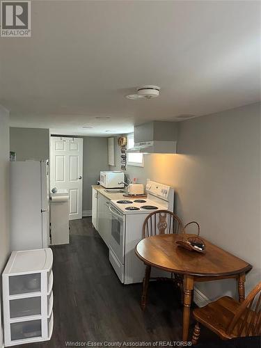 946 Arthur Unit# 2, Windsor, ON - Indoor Photo Showing Kitchen