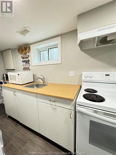 946 Arthur Unit# 2, Windsor, ON - Indoor Photo Showing Kitchen