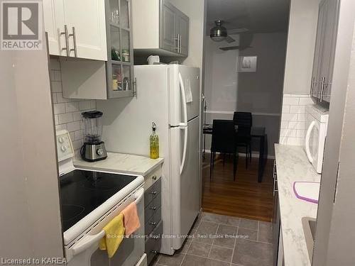 402 - 550 Talbot Place, Gananoque, ON - Indoor Photo Showing Kitchen