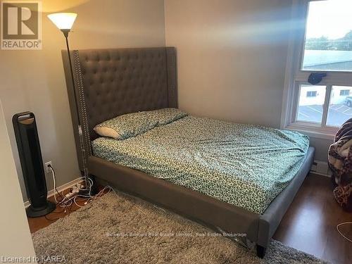 402 - 550 Talbot Place, Gananoque, ON - Indoor Photo Showing Bedroom