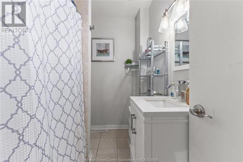 1036 Lauzon Road, Windsor, ON - Indoor Photo Showing Bathroom