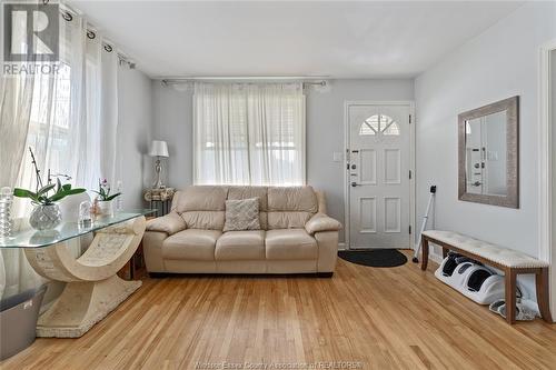 1036 Lauzon Road, Windsor, ON - Indoor Photo Showing Living Room