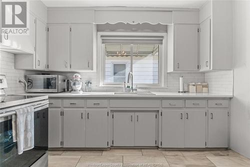 1036 Lauzon Road, Windsor, ON - Indoor Photo Showing Kitchen