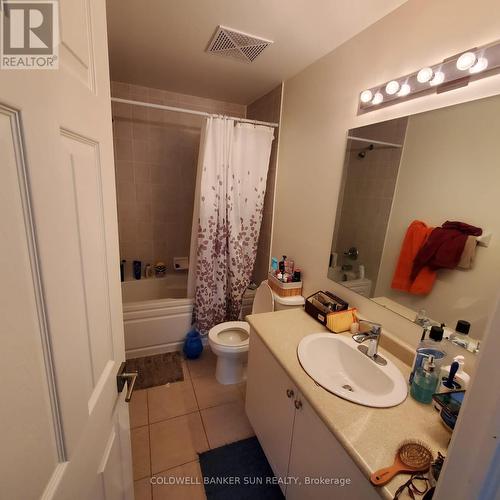 2-02 - 2420 Baronwood Drive, Oakville, ON - Indoor Photo Showing Bathroom